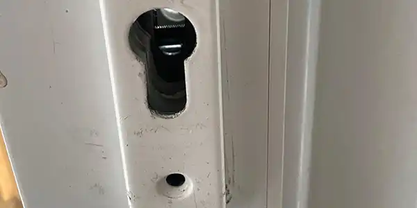 lock snapping burglary